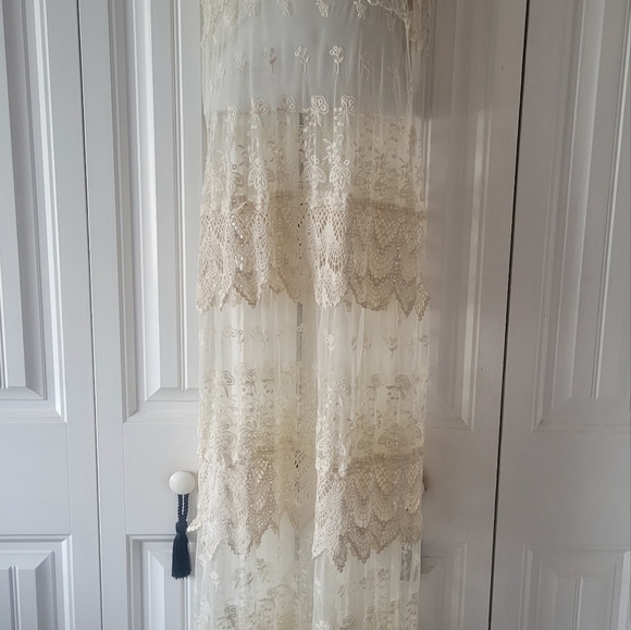 Boutique lace ivory dress.  Can also be used a swimsuit - Picture 11 of 16